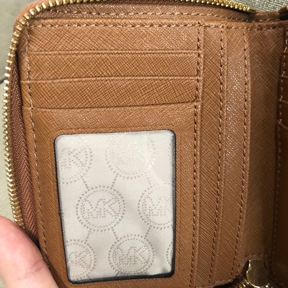 Michael Kors Wallet - Picture 4 of 5